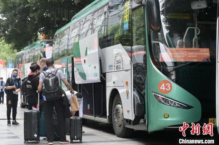 遗憾的是，他在康复过程中还遭遇挫折，需要进一步手术。